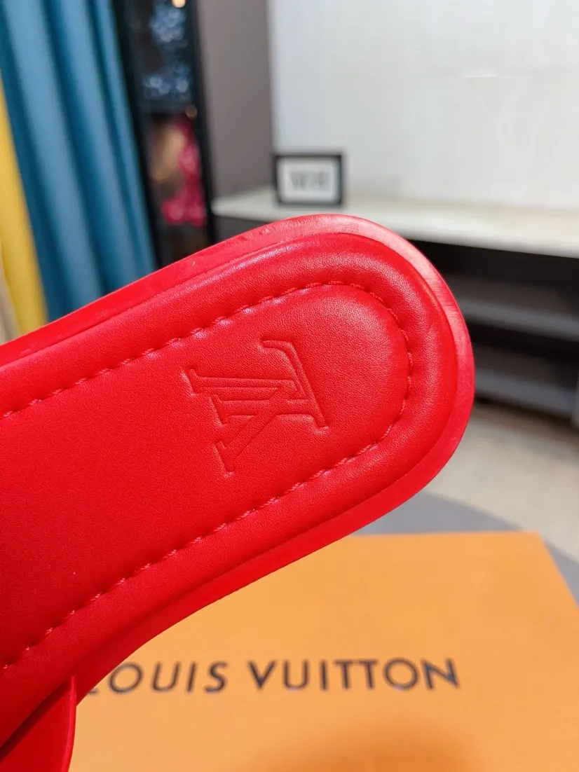 Men's shoes 💰300🌸🌸LV Ordinary men's spring and summer slippers, uppers imported from Italy, cowhide fabric, logo graphics, high-quality craftsmanship, soles: original soles specially provided by the original factory, exclusive movable molded soles super comfortable, original factory single goods, 🔍🔍high quality, you can enter and exit the counter at will, welcome to compare, size 38-45